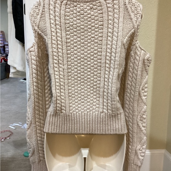 PRE-OWNED SIZE XS OVERSIZED Blank NYC Cream Cable Knit Cold Shoulder Sweater - Picture 4 of 11